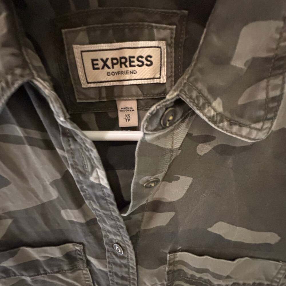 Express Camouflage Military Boyfriend Button Down Shirt- XS - Picture 2 of 3